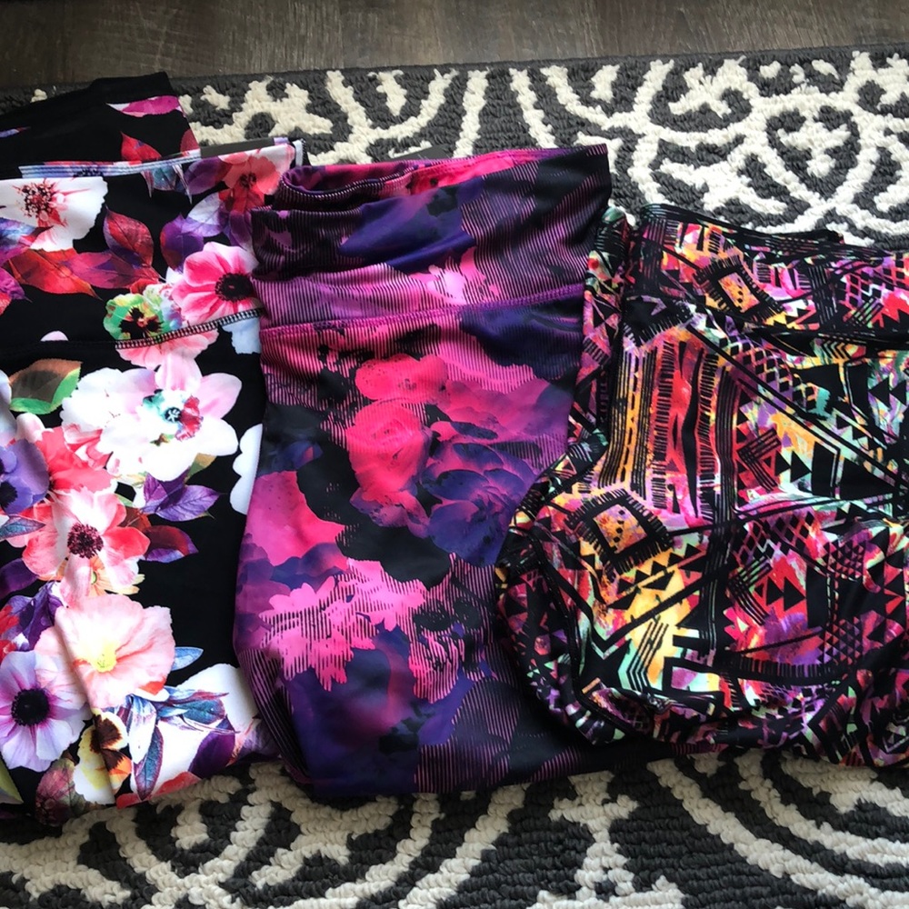 3 pairs of fitted Capri workout leggings